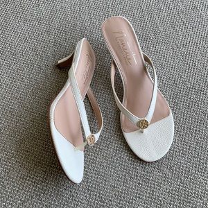 Nanette white kitten heal size 7